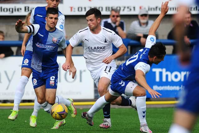 Craig McGuffie breaks through the Montrose midfield during Saturday's game. Pic by Michael Gillen