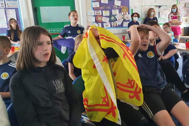 Pupils in P6B at Denny Primary watch the big game (Pic: Michael Gillen)