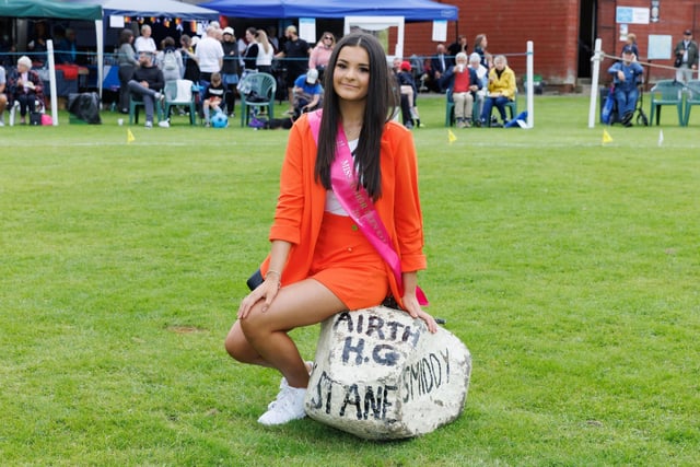 Miss Junior Teen Falkirk Chloee McNaughton sitting pretty on the Smiddy Stane at this year's Airth Highland Games
(Picture: Mark Ferguson, National World)
