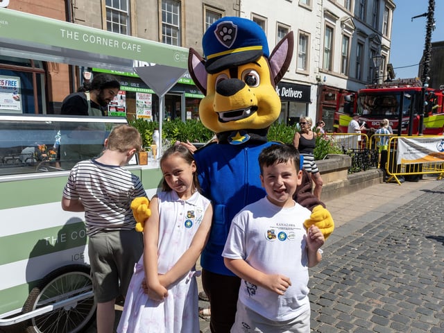 PAW Patrol's Chase meets some fans