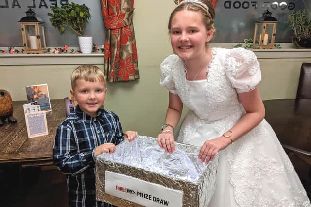 The winners were picked out by the new Bo’ness Fair Queen Ellie Van Der Hoek, assisted by her brother Koen.