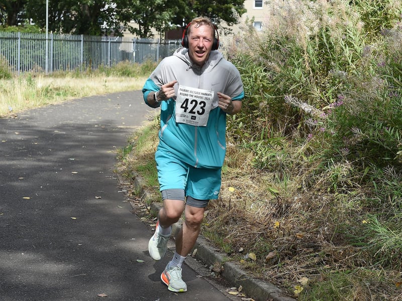 Having survived the streets of Grangemouth unscathed this runner turns towards home and the final stretch of the Round the Houses 2025 10k Run