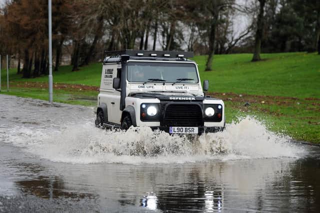Heavy rainfall could lead to difficulties on the roads in Falkirk district this weekend. Picture: Michael Gillen.