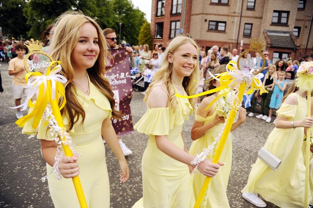 These marchers say hello to yellow during Grangemouth Children's Day
(Picture: Alan Murray)