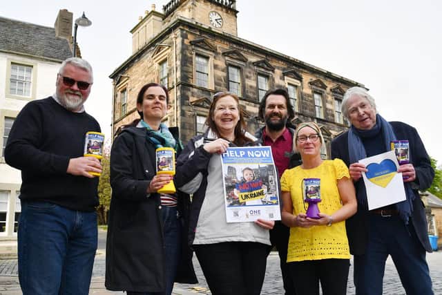 Picture Michael Gillen. Pictured Jim Brown, mid-C-mod; Carole Racionzer, chair Linlithgow Community Development Trust; Evelyn Noble, chair One Linlithgow; Pauline Walls, 2 Feet 1st; Jay Lamb, Linlithgow Refugee Action Group and John Smith, One Linlithgow.