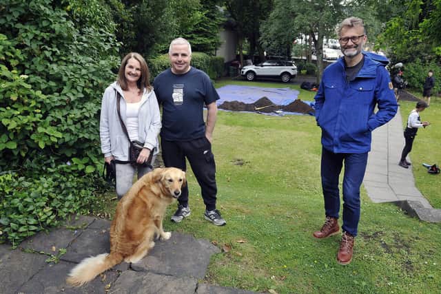 The Great British Dig presenter Hugh Dennis with Falkirk residents Gail and Ian Jones and their Golden Retriever, Zucca. Picture: Michael Gillen.