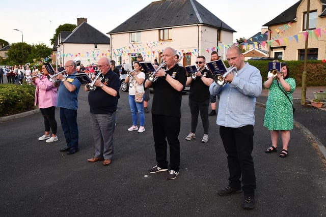 Kinneil Band turn out to tour the arches on the Fair E'en