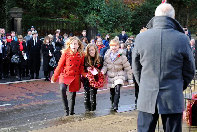 Camelon Road. Remembrance Service at Cenotaph. Young wreath bearers.