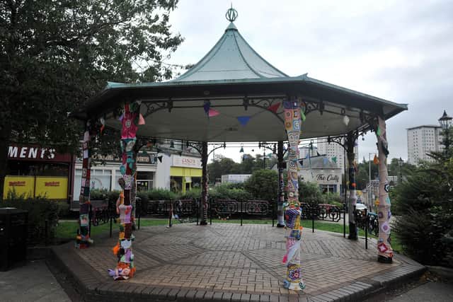 The Camerados will be setting up a public living room in the area around the bandstand at the east end of Falkirk High Street on Thursday.