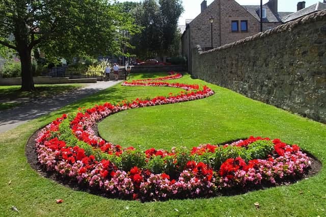 The Serpentine flower bed in Linlithgow.