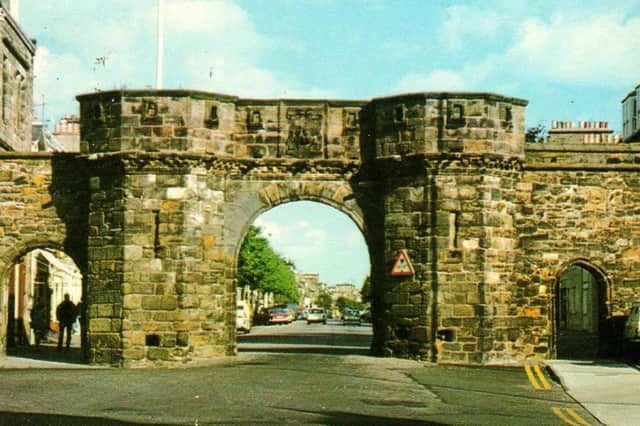 The ports, or gates, of the town probably resembled the surviving West Port of St Andrews from the same period, pictured above.