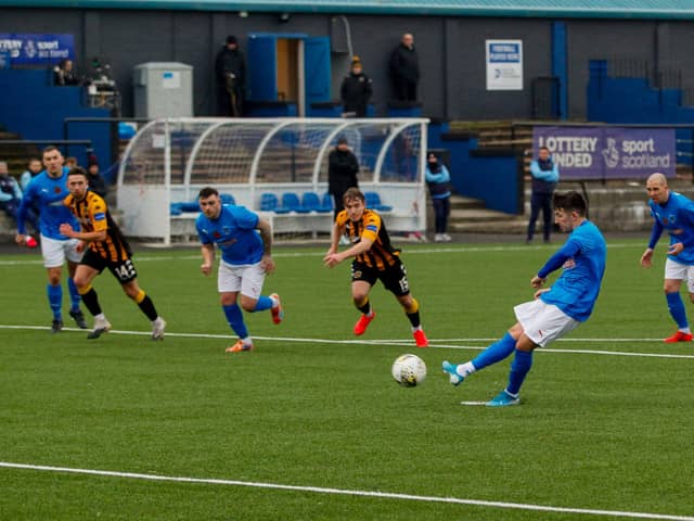 Bo'ness United in Lowland League action against Berwick Rangers (Pic by Scott Louden)