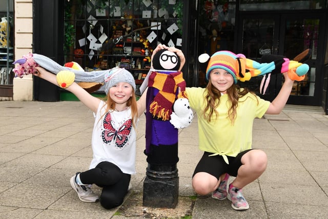 Lottie and Ivy-Rose helped the Bairns Bombers put out the yarnbombing at the end of last week.