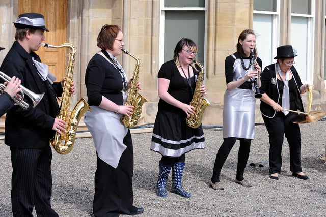 Puff uproar and the shimmering sound affair.