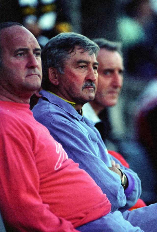 Falkirk manager Billy Lamont, centre (Photo: SNS Group)