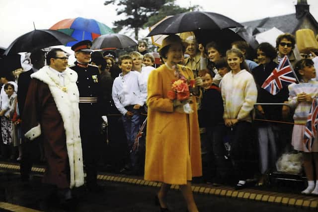 Crowds turned out despite the rain to greet Her Majesty when she visited Camelon in 1985