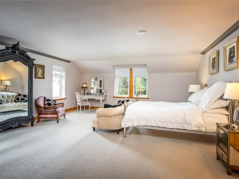 Principal bedroom.