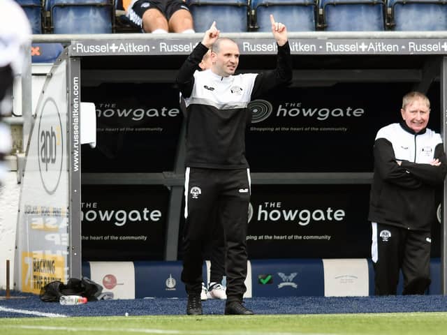East Strlingshire manager Derek Ure