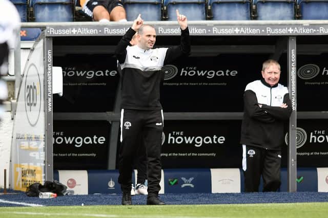 East Strlingshire manager Derek Ure