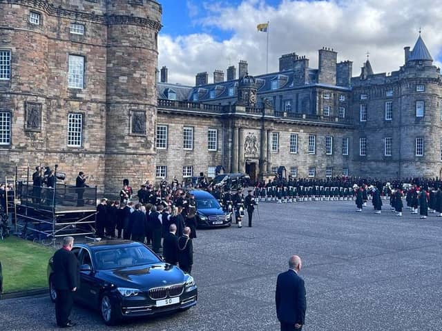 The procession of the Queen’s coffin from the Palace of Holyroodhouse to St Giles’ Cathedral has begun.
