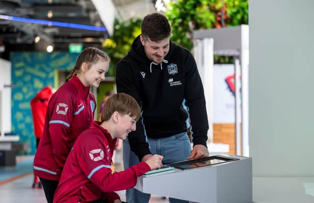 Glasgow Warriors ace Murphy Walker tries out some science experiments with Falkirk High School's Livi Robinson and Henry Wright (Photo: SP Energy Networks)