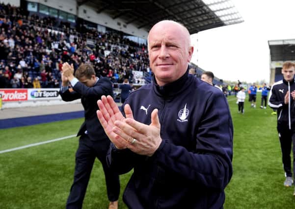 Picture Michael Gillen. Falkirk players and staff thank fans for their support. Peter Houston.