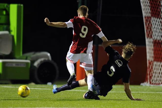 Peter Grant showed no evidence of his long-term injury on his first game back. Picture by Michael Gillen.