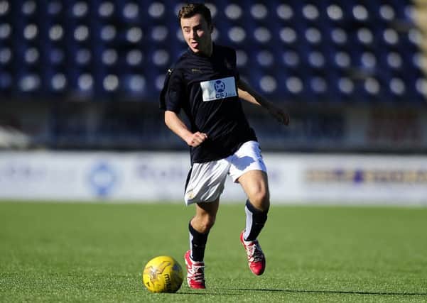 Former Falkirk midfielder Thomas Grant has joined Stenhousemuir
