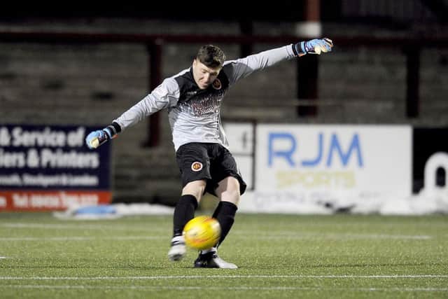 Lewis McMinn is among the latest of Stenhousemuirs promotion squad to re-sign for another year.