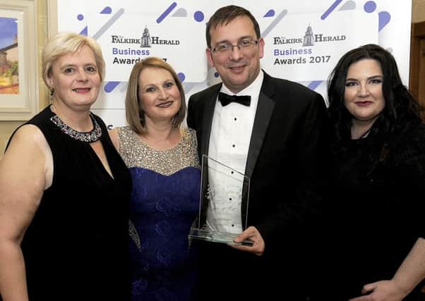 30-11-2017. Picture Michael Gillen. POLMONT. Macdonald Inchyra Hotel and Spa. The Falkirk Herald Business Awards 2017. Award 10 - Best Small Business. Presented By Cllr Cecil Meiklejohn, Business Gateway Falkirk. Winner E-telegence, Tony Smith.