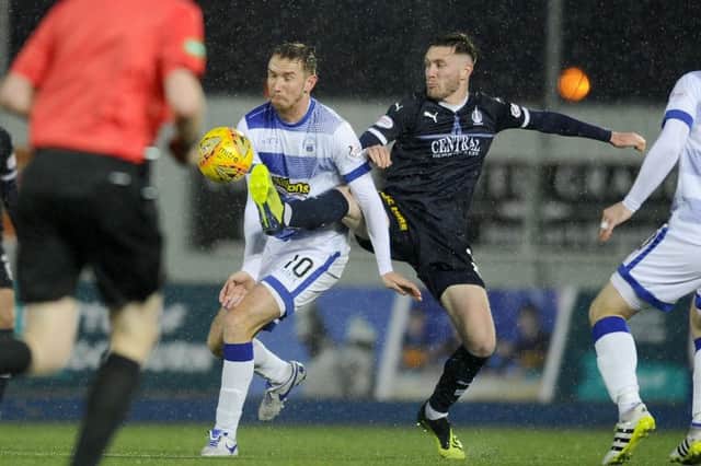Robert Thomson and Jordan McGhee battle in the wintery conditions. Picture Michael Gillen.