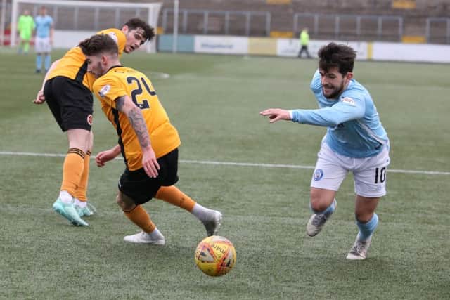 Dylan Easton beats Sean Dickson. Picture: Chris Coutts