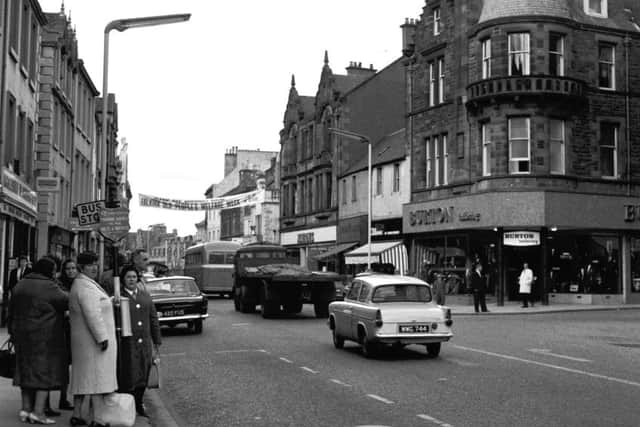 The High Street again, with Kirk Wynd on the right, in 1964.